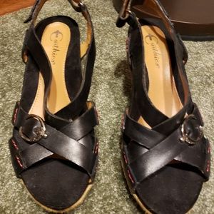 Earthies Camellia Black